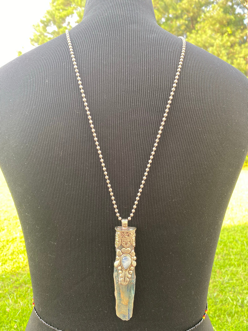 Blue Kyanite XXL & Labradorite in Tibetan Silverwork